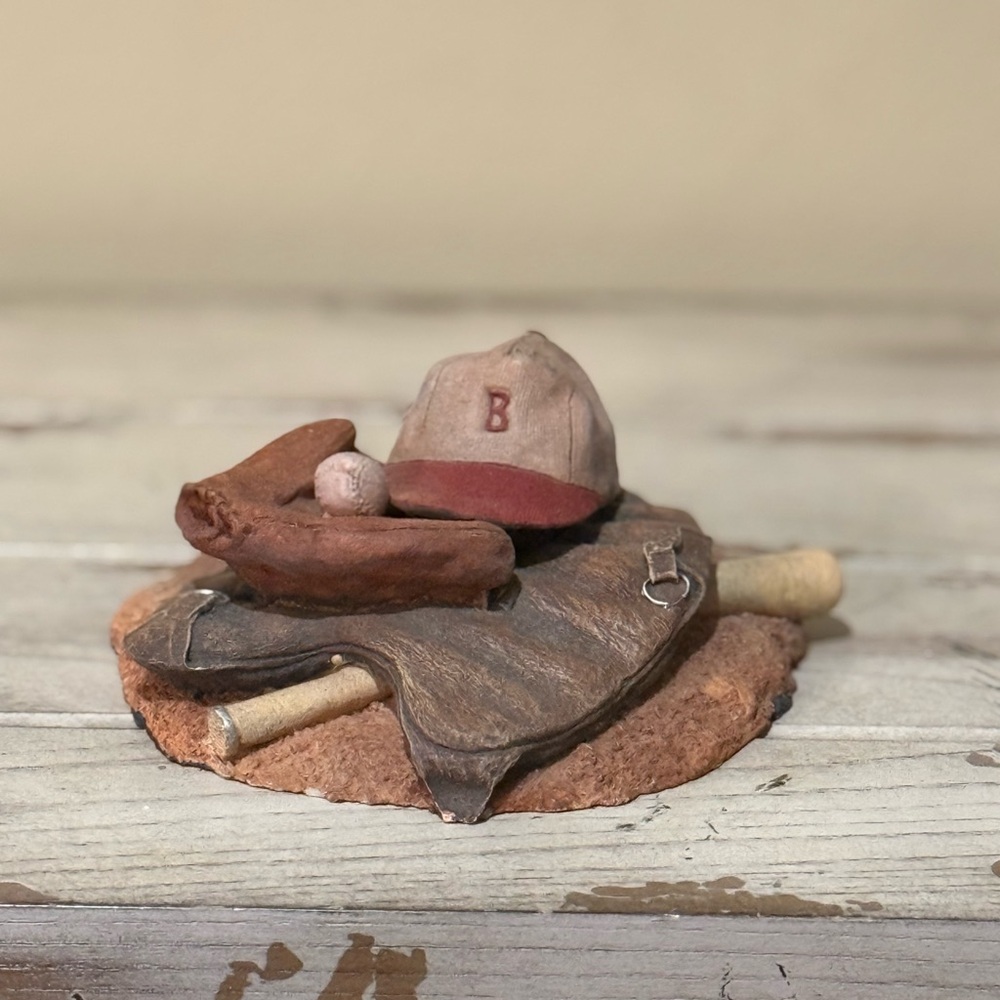 Keypoint Dallas Texas Baseball Room Figurine